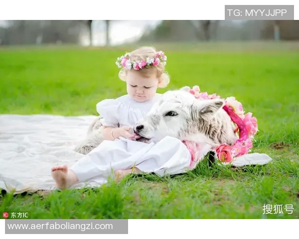 足球明星与萌娃亲密互动温馨瞬间展现童真与梦想 足球明星与萌娃亲密互动温馨瞬间展现童真与梦想