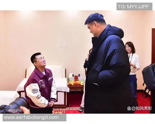 与篮球明星亲密接触的瞬间握手合影记录难忘时刻